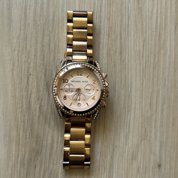Michael Kors rose gold watch - Picture 2 of 6
